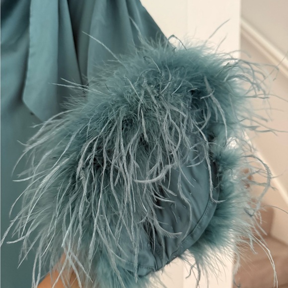 Hutch Asymmetrical One-Shoulder Faux-Feather Scarf Midi Dress Size Medium NWT - Picture 8 of 9